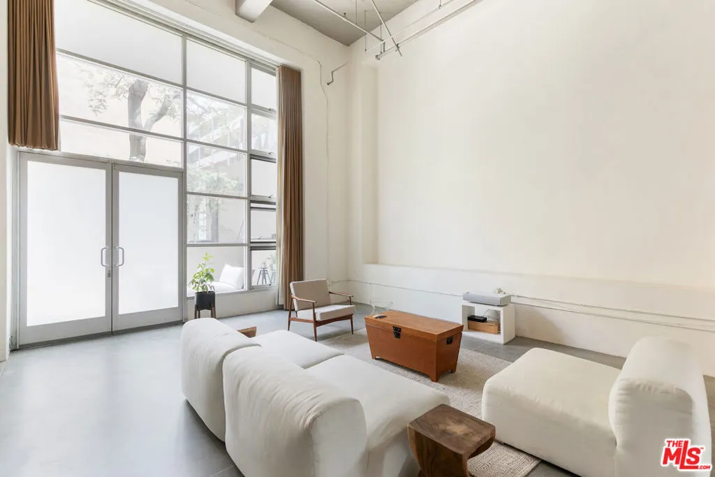 1130 S Flower Street 103, Los Angeles, California 90015 home-pic-10